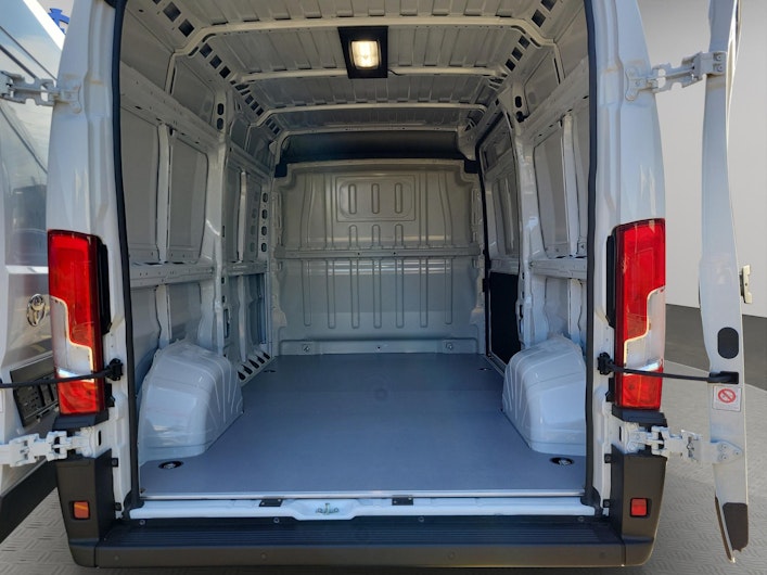 Vehicle image TOYOTA PROACE MAX