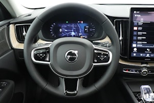 Vehicle image VOLVO XC60 2.0 T8 TE Ultra Dark eAWD