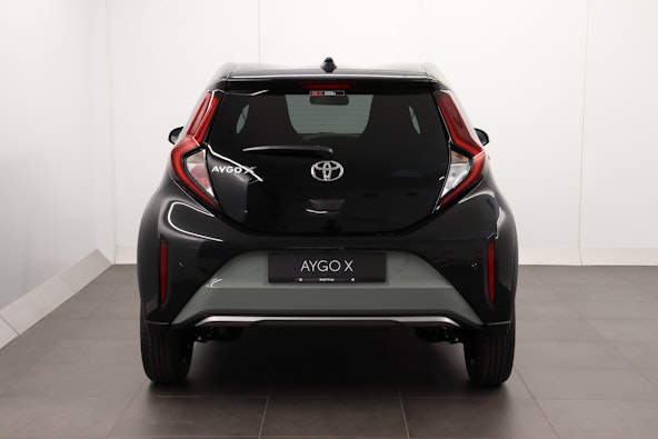 Vehicle image 9
