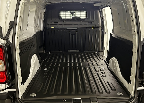 Vehicle image 13 Vehicle image 13