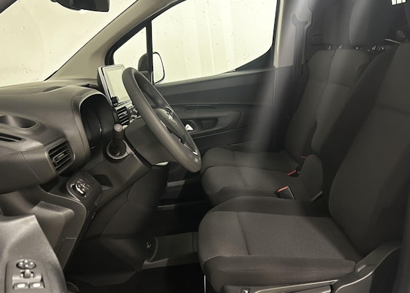 Vehicle image 8 Vehicle image 8