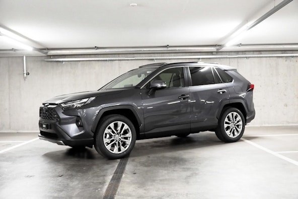 First vehicle image