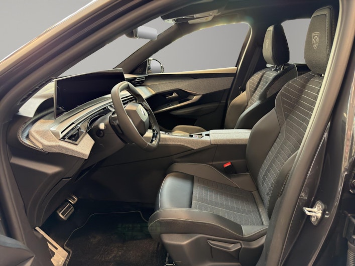 Vehicle image PEUGEOT 5008