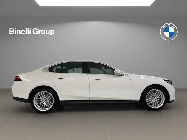 BMW i5 eDrive40
