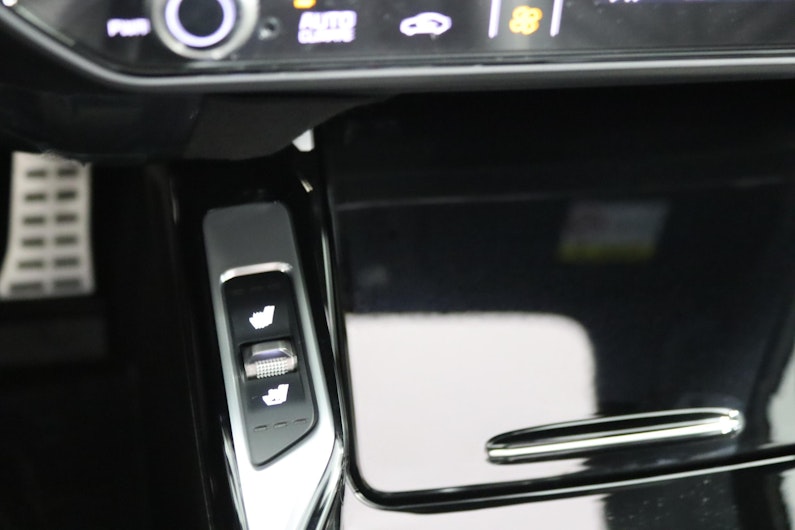 Vehicle image KIA SORENTO