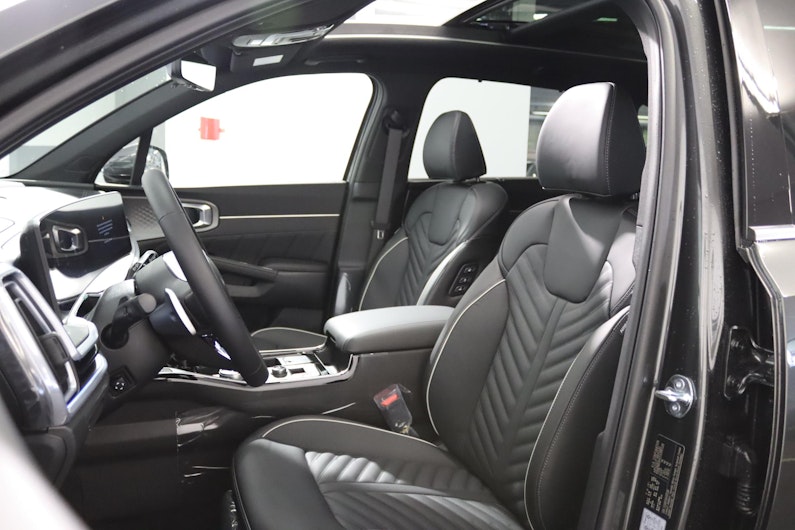 Vehicle image KIA SORENTO