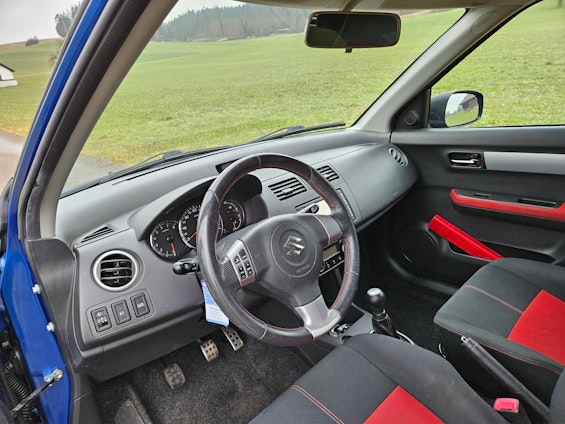 Vehicle image 6 Vehicle image 6