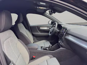 Volvo XC40 2.0 B3 MH Plus Dark