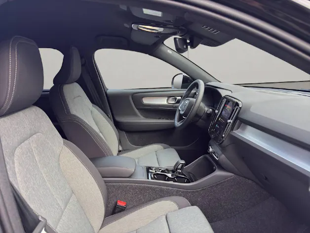 Volvo XC40 2.0 B3 MH Plus Dark