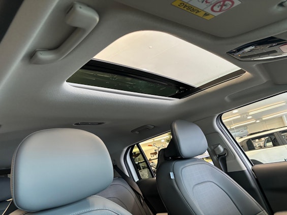 Vehicle image 28 Vehicle image 28