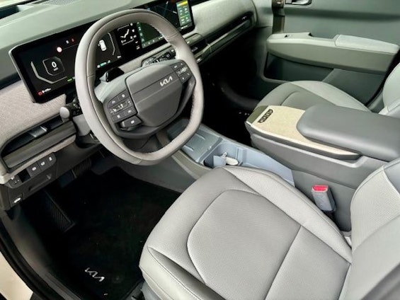 Vehicle image 14 Vehicle image 14