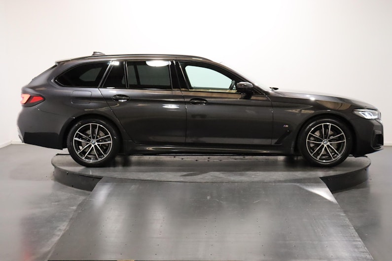 Vehicle image BMW 5 SERIES