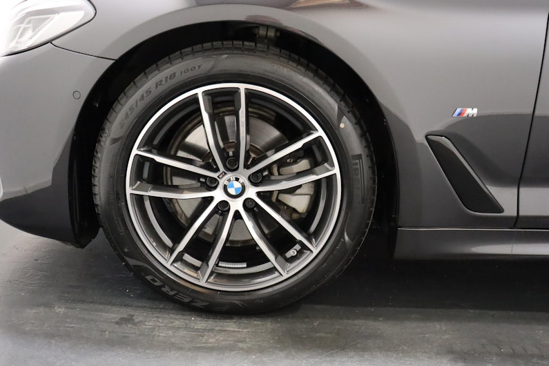 Vehicle image BMW 5 SERIES