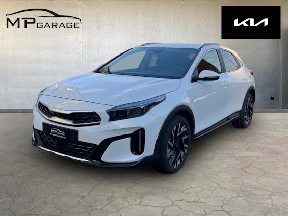 First vehicle image