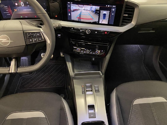 Vehicle image 6 Vehicle image 6