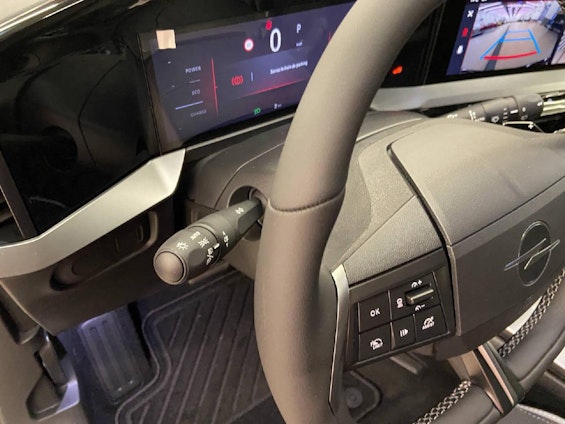 Vehicle image 13 Vehicle image 13