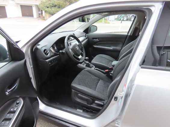 Vehicle image 6