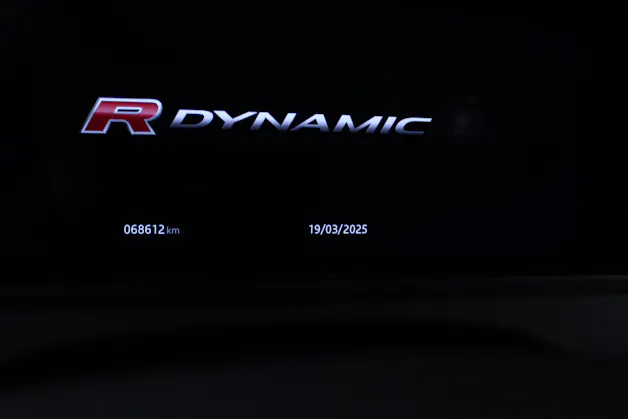 Land Rover Range Rover Velar 2.0 T 300 R-Dynamic HSE *LEASING 1.99%*