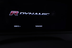 Vehicle image LAND ROVER Range Rover Velar 2.0 T 300 R-Dynamic HSE