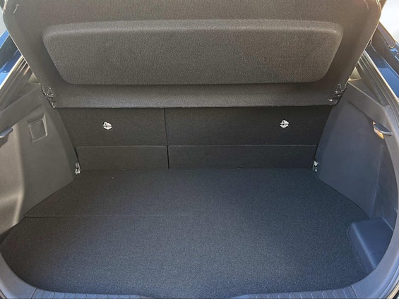 Vehicle image 6 Vehicle image 6