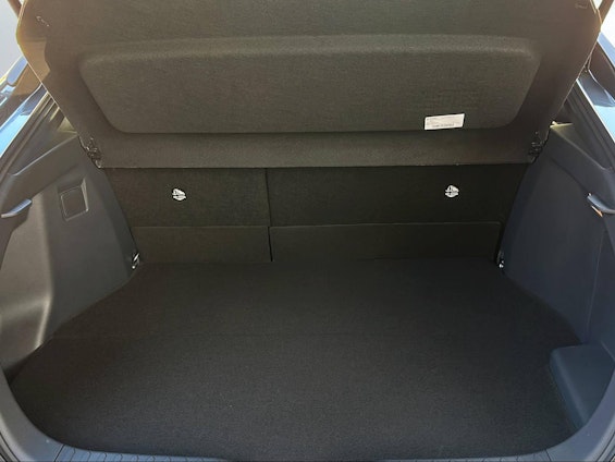 Vehicle image 6 Vehicle image 6