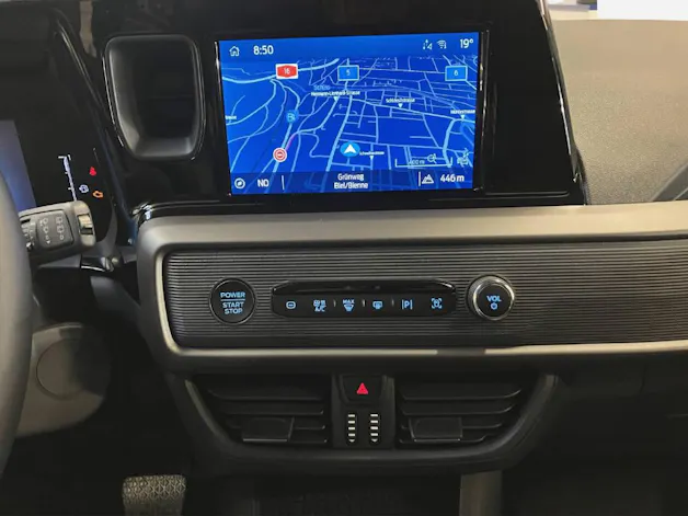 Ford Tourneo Courier 1.0 EcoBoost Titanium