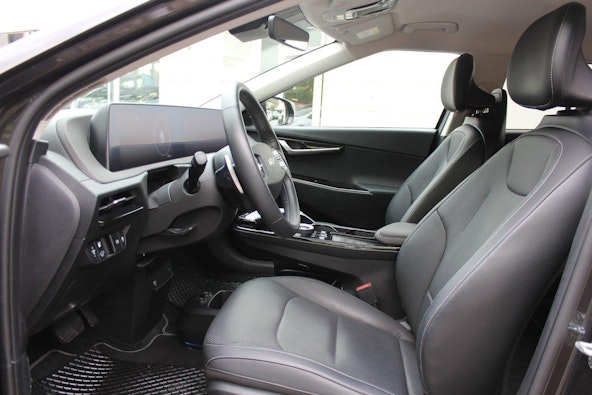 Vehicle image 6 Vehicle image 6