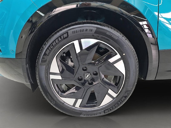 Vehicle image 13 Vehicle image 13