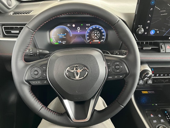 Vehicle image 14