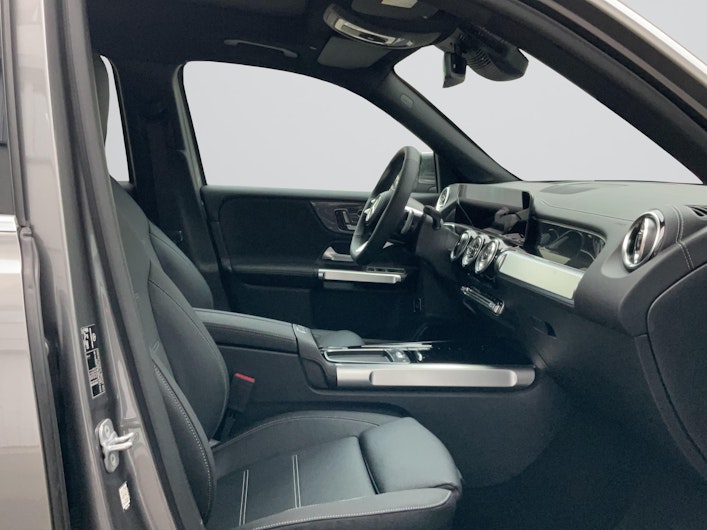 Vehicle image MERCEDES-BENZ GLB 220