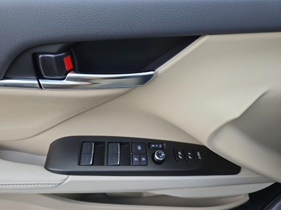 Vehicle image 18 Vehicle image 18