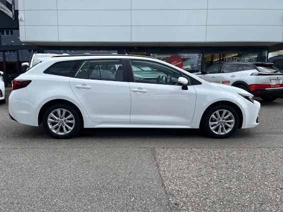 First vehicle image