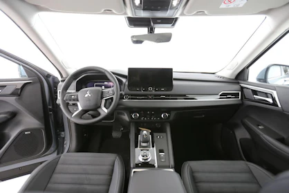 MITSUBISHI OUTLANDER 5