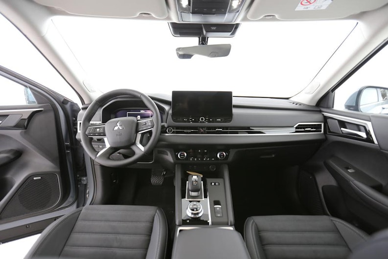 Vehicle image MITSUBISHI OUTLANDER