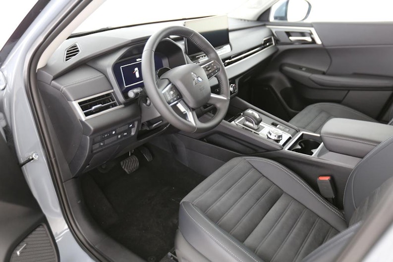 Vehicle image MITSUBISHI OUTLANDER