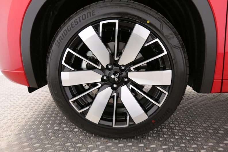 Vehicle image MITSUBISHI OUTLANDER