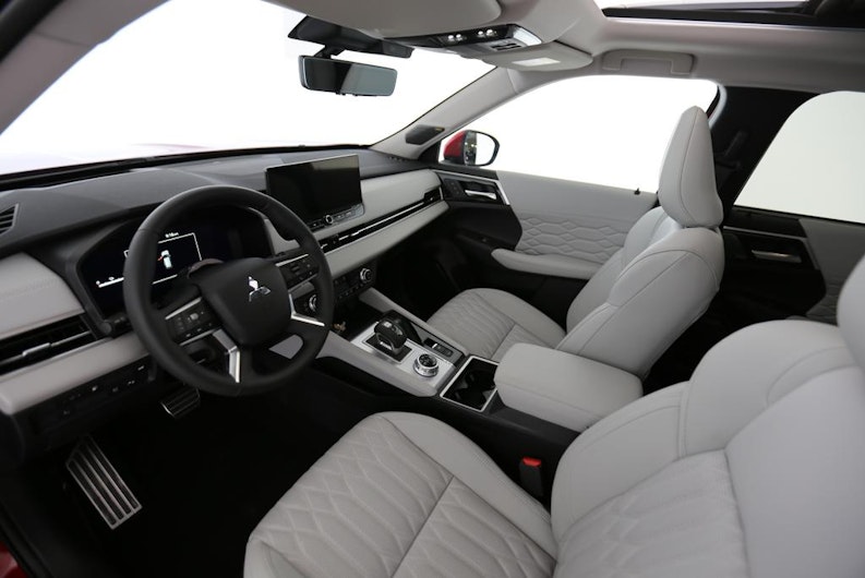 Vehicle image MITSUBISHI OUTLANDER