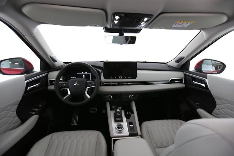 Vehicle image MITSUBISHI OUTLANDER