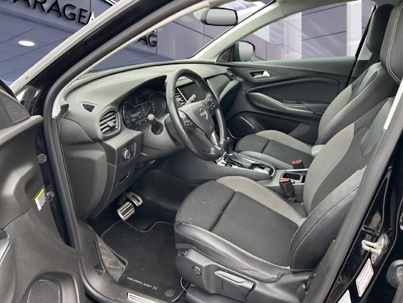 Vehicle image 5 Vehicle image 5