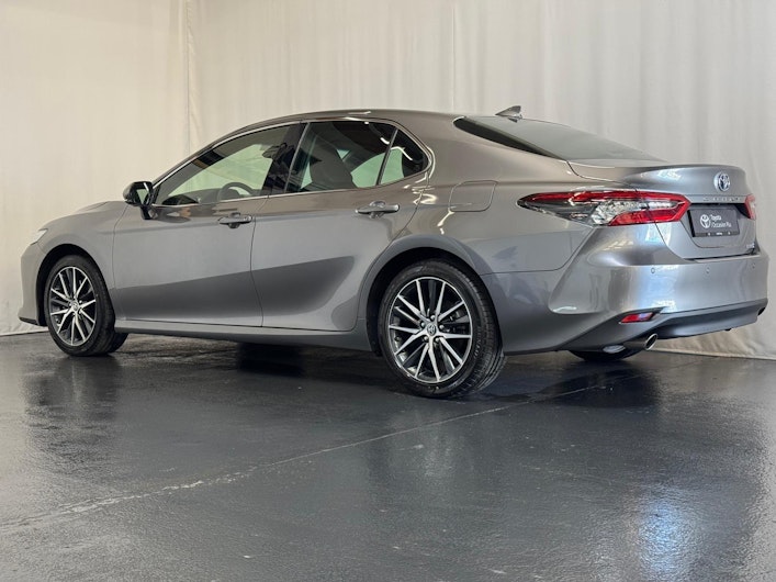 Vehicle image TOYOTA CAMRY