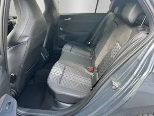 VW Golf VIII 1.5 eTSI R-Line DSG