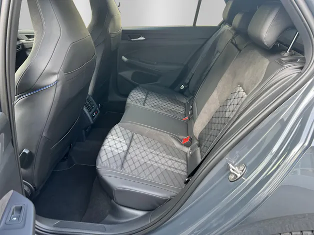 VW Golf VIII 1.5 eTSI R-Line DSG