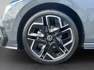VW Golf VIII 1.5 eTSI R-Line DSG