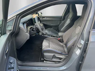 VW Golf VIII 1.5 eTSI R-Line DSG