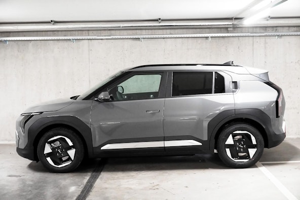 Vehicle image 3 Vehicle image 3