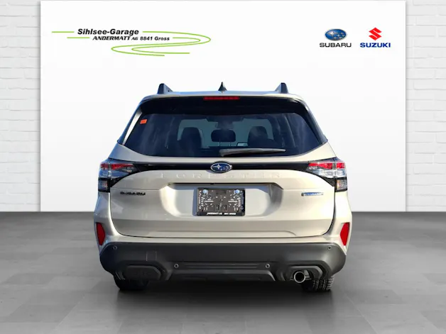 Subaru Forester Station 2.0i e-Boxer Swiss Plus