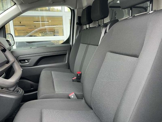 Vehicle image 4 Vehicle image 4