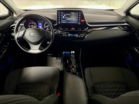 Vehicle image 6