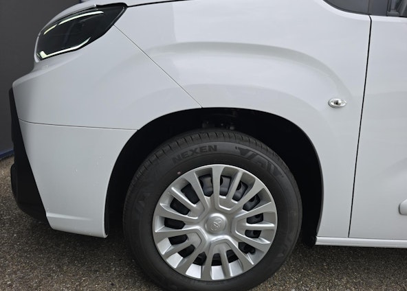 Vehicle image 8 Vehicle image 8