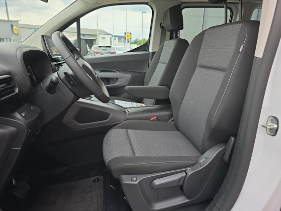 Vehicle image 9 Vehicle image 9